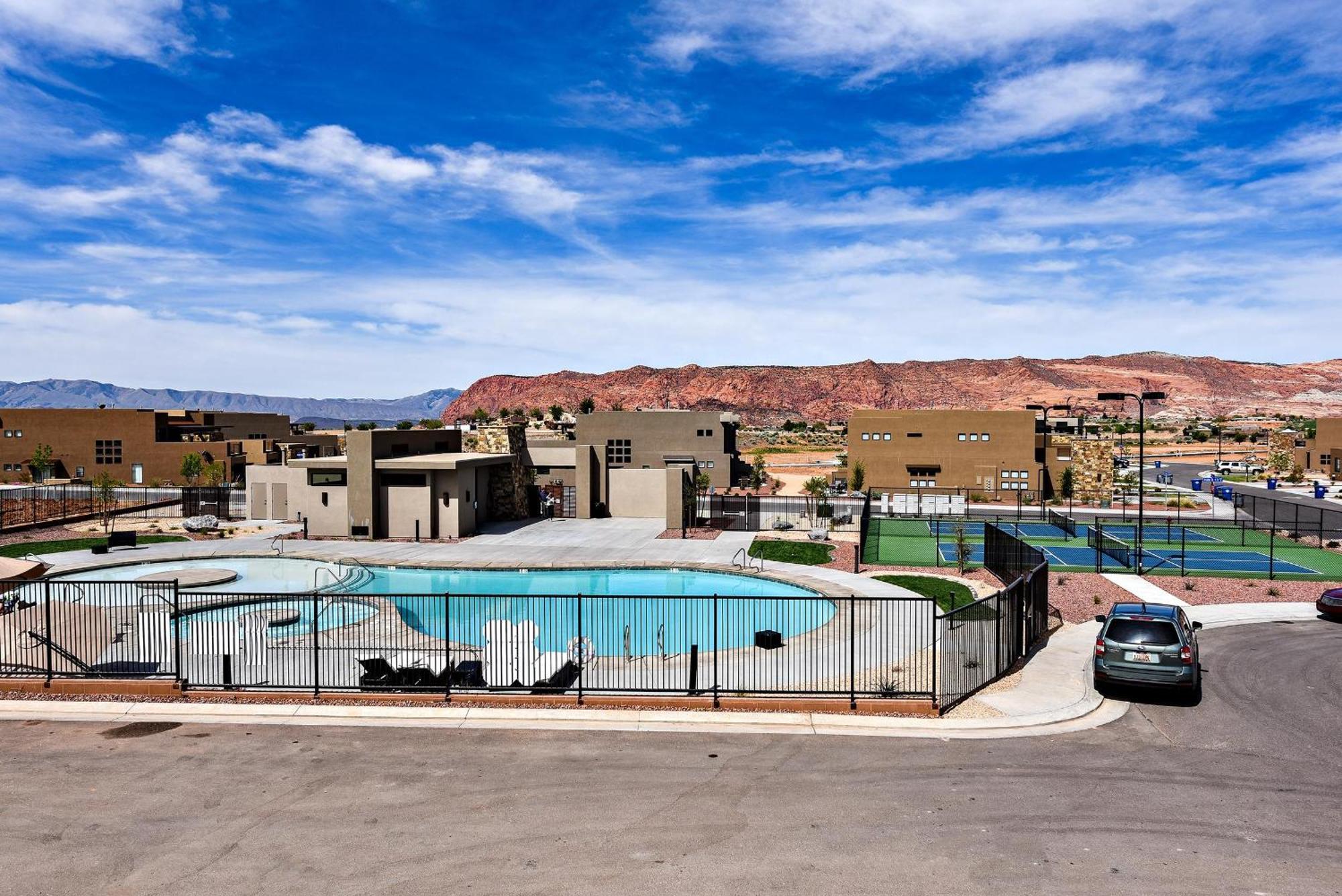The View At The Escapes Vila St. George Exterior foto
