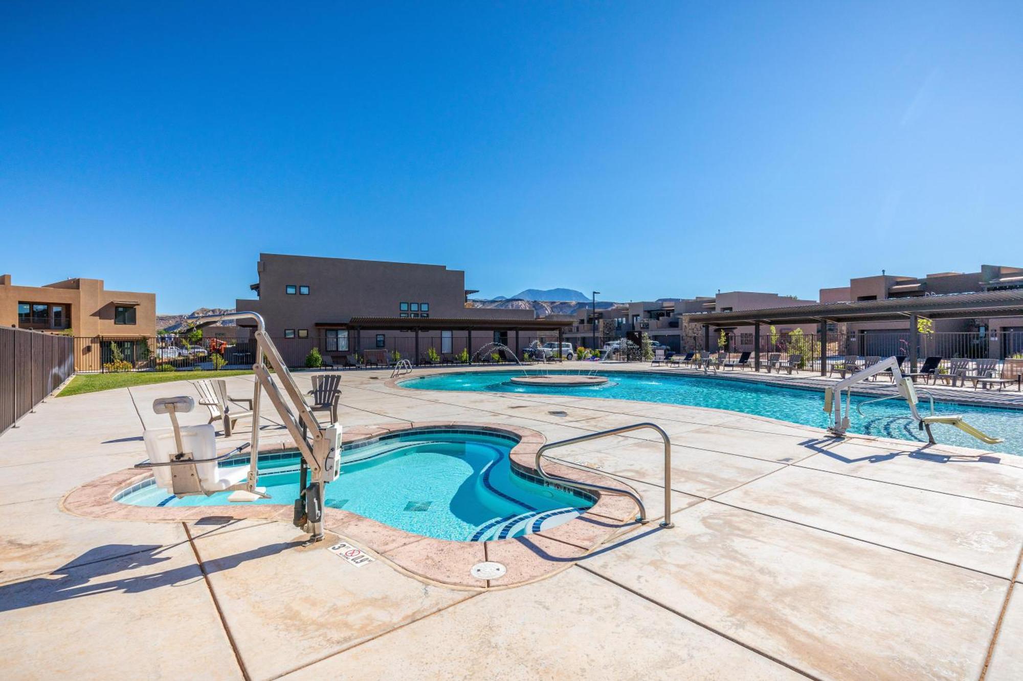 The View At The Escapes Vila St. George Exterior foto